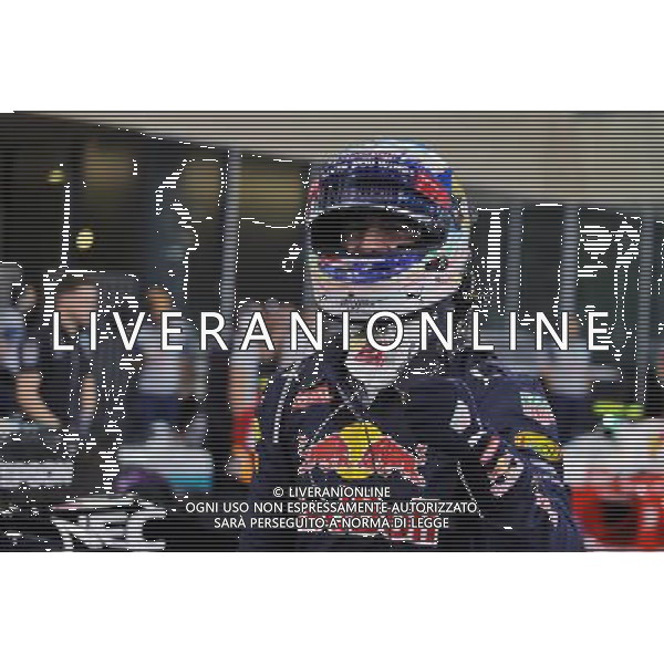 Daniel Ricciardo (AUS) Red Bull Racing celebrates his third position in qualifying parc ferme. 26.11.2016. Formula 1 World Championship, Rd 21, Abu Dhabi Grand Prix, Yas Marina Circuit, Abu Dhabi, Qualifying Day. AG ALDO LIVERANI SAS ONLY ITALY