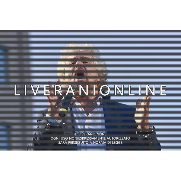 Manifestazione del M5S \' Io Dico No \' â€“ Roma 26.11.2016 - nella foto: Beppe Grillo /Ph.Corradetti-Ag Aldo Liverani / AGENZIA ALDO LIVERANI SAS 