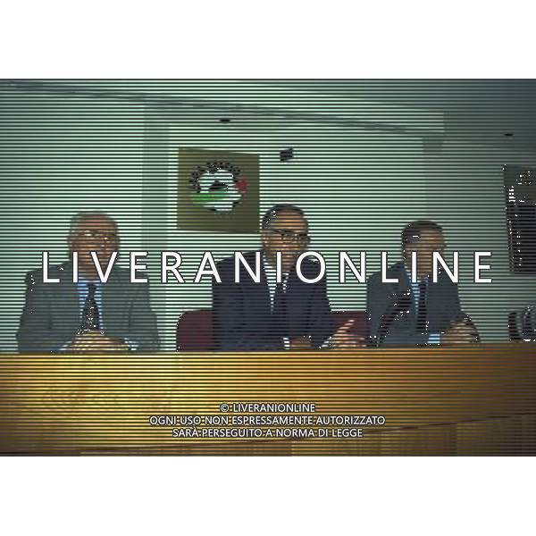 MILANO 29-09-1997 SEDE DELLA LEGA CALCIO IN VIA ROSSELLINI CONFERENZA STAMPA TRA LEGA CALCIO E AIC NELLA FOTO AZEGLIO VICINI FRANCO CARRARO E SERGIO CAMPANA AG ALDO LIVERANI SAS
