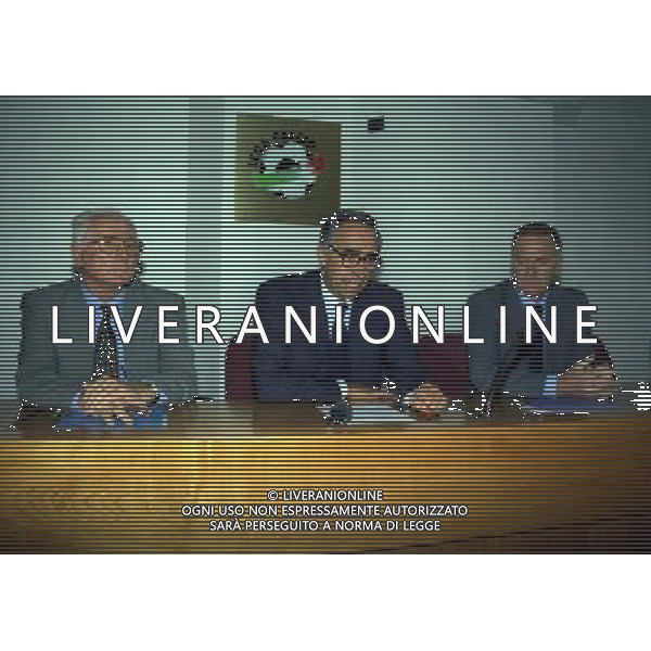 MILANO 29-09-1997 SEDE DELLA LEGA CALCIO IN VIA ROSSELLINI CONFERENZA STAMPA TRA LEGA CALCIO E AIC NELLA FOTO AZEGLIO VICINI FRANCO CARRARO E SERGIO CAMPANA AG ALDO LIVERANI SAS