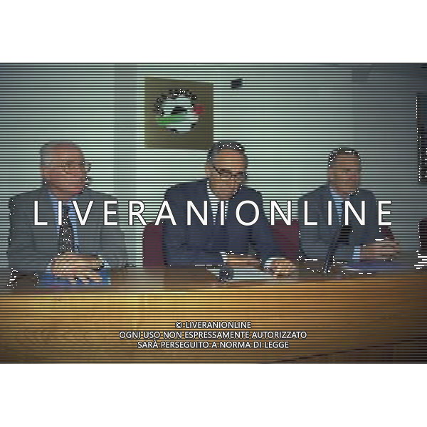MILANO 29-09-1997 SEDE DELLA LEGA CALCIO IN VIA ROSSELLINI CONFERENZA STAMPA TRA LEGA CALCIO E AIC NELLA FOTO AZEGLIO VICINI FRANCO CARRARO E SERGIO CAMPANA AG ALDO LIVERANI SAS