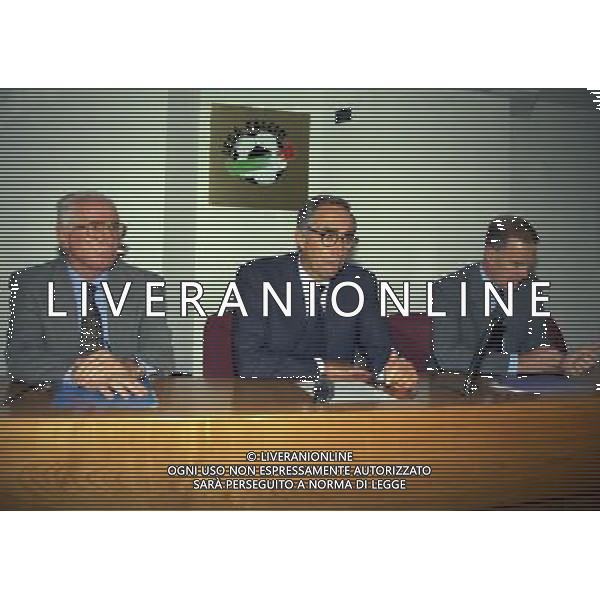 MILANO 29-09-1997 SEDE DELLA LEGA CALCIO IN VIA ROSSELLINI CONFERENZA STAMPA TRA LEGA CALCIO E AIC NELLA FOTO AZEGLIO VICINI FRANCO CARRARO E SERGIO CAMPANA AG ALDO LIVERANI SAS