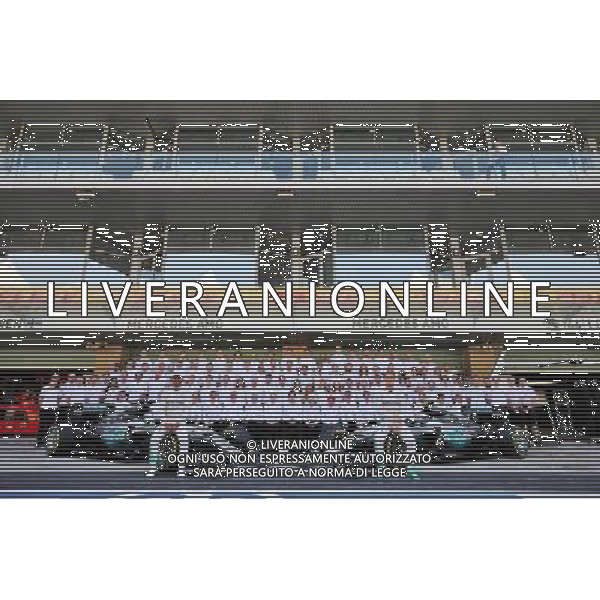 (L to R): Lewis Hamilton (GBR) Mercedes AMG F1 and team mate Nico Rosberg (GER) Mercedes AMG F1 at a team photograph. 27.11.2016. Formula 1 World Championship, Rd 21, Abu Dhabi Grand Prix, Yas Marina Circuit, Abu Dhabi, Race Day. AG ALDO LIVERANI SAS ONLY ITALY