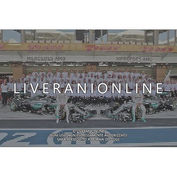 (L to R): Lewis Hamilton (GBR) Mercedes AMG F1 and team mate Nico Rosberg (GER) Mercedes AMG F1 at a team photograph. 27.11.2016. Formula 1 World Championship, Rd 21, Abu Dhabi Grand Prix, Yas Marina Circuit, Abu Dhabi, Race Day. AG ALDO LIVERANI SAS ONLY ITALY