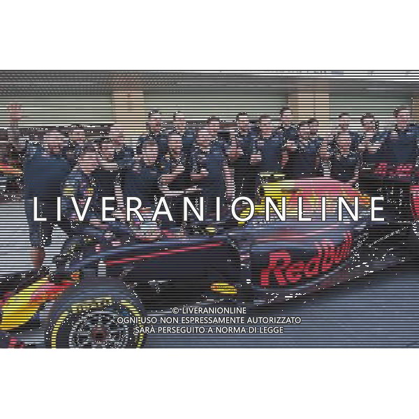 Max Verstappen (NLD) Red Bull Racing at a team photograph. 27.11.2016. Formula 1 World Championship, Rd 21, Abu Dhabi Grand Prix, Yas Marina Circuit, Abu Dhabi, Race Day. AG ALDO LIVERANI SAS ONLY ITALY