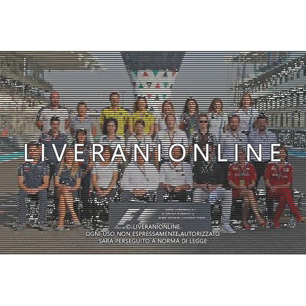 The teams media officers end of season photograph. 27.11.2016. Formula 1 World Championship, Rd 21, Abu Dhabi Grand Prix, Yas Marina Circuit, Abu Dhabi, Race Day. AG ALDO LIVERANI SAS ONLY ITALY