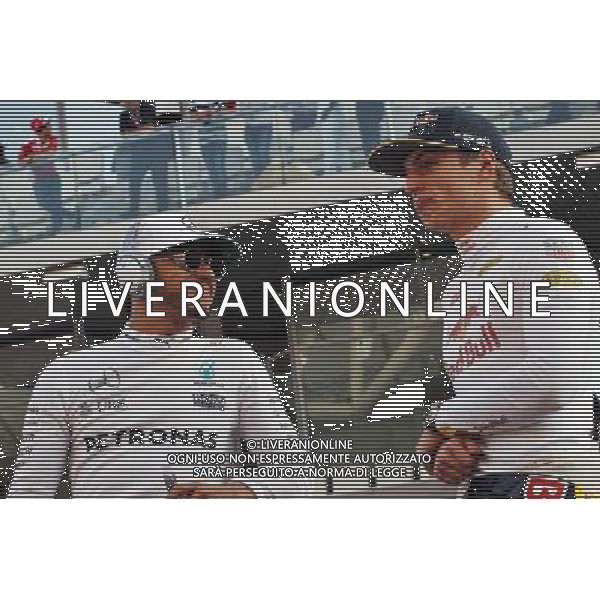 (L to R): Lewis Hamilton (GBR) Mercedes AMG F1 with Max Verstappen (NLD) Red Bull Racing on the drivers parade. 27.11.2016. Formula 1 World Championship, Rd 21, Abu Dhabi Grand Prix, Yas Marina Circuit, Abu Dhabi, Race Day. AG ALDO LIVERANI SAS ONLY ITALY