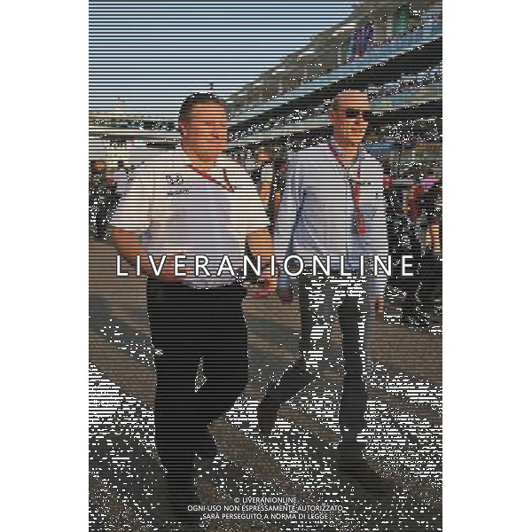 (L to R): Zak Brown (USA) McLaren Executive Director with Donald Mackenzie (GBR) CVC Capital Partners Managing Partner, Co Head of Global Investments. 27.11.2016. Formula 1 World Championship, Rd 21, Abu Dhabi Grand Prix, Yas Marina Circuit, Abu Dhabi, Race Day. AG ALDO LIVERANI SAS ONLY ITALY