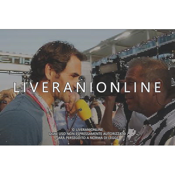 (L to R): Roger Federer (SUI) Tennis Player with Kai Ebel (GER) RTL TV Presenter on the grid. 27.11.2016. Formula 1 World Championship, Rd 21, Abu Dhabi Grand Prix, Yas Marina Circuit, Abu Dhabi, Race Day. AG ALDO LIVERANI SAS ONLY ITALY
