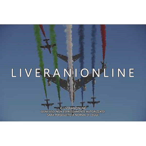 An air display over the grid. 27.11.2016. Formula 1 World Championship, Rd 21, Abu Dhabi Grand Prix, Yas Marina Circuit, Abu Dhabi, Race Day. AG ALDO LIVERANI SAS ONLY ITALY