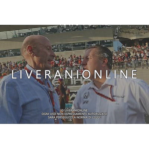 (L to R): Donald Mackenzie (GBR) CVC Capital Partners Managing Partner, Co Head of Global Investments with Zak Brown (USA) McLaren Executive Director on the grid. 27.11.2016. Formula 1 World Championship, Rd 21, Abu Dhabi Grand Prix, Yas Marina Circuit, Abu Dhabi, Race Day. AG ALDO LIVERANI SAS ONLY ITALY