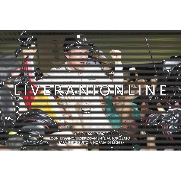 Nico Rosberg (GER) Mercedes AMG F1 celebrates his World Championship with the team. 27.11.2016. Formula 1 World Championship, Rd 21, Abu Dhabi Grand Prix, Yas Marina Circuit, Abu Dhabi, Race Day. AG ALDO LIVERANI SAS ONLY ITALY