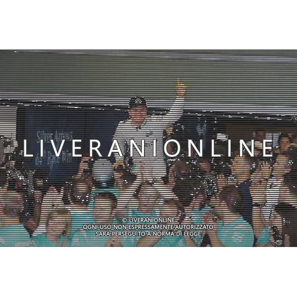 Nico Rosberg (GER) Mercedes AMG F1 celebrates his World Championship with the team. 27.11.2016. Formula 1 World Championship, Rd 21, Abu Dhabi Grand Prix, Yas Marina Circuit, Abu Dhabi, Race Day. AG ALDO LIVERANI SAS ONLY ITALY