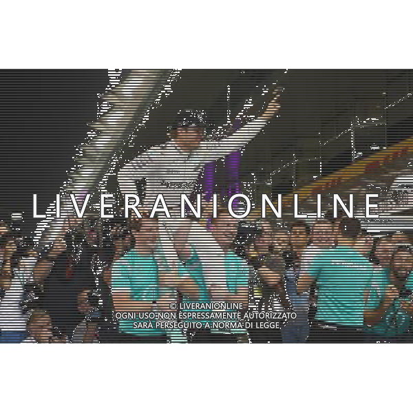 Nico Rosberg (GER) Mercedes AMG Petronas F1 W07 celebrates winning the world championship with his friends and team. 27.11.2016. Formula 1 World Championship, Rd 21, Abu Dhabi Grand Prix, Yas Marina Circuit, Abu Dhabi, Race Day. AG ALDO LIVERANI SAS ONLY ITALY