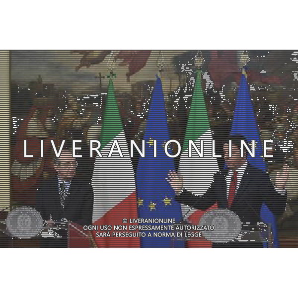 Conferenza stampa dopo il CDM - Roma - 28.11.2016 - Palazzo Chigi - nella foto: Matteo Renzi e Pier Carlo Padoan / Ph. Corradetti - Ag. Aldo Liverani sas