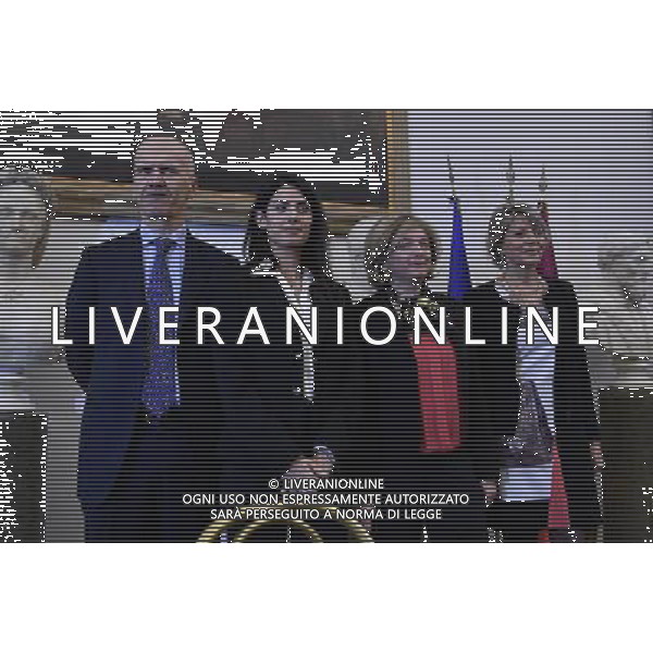 Presentazione â€œIl nuovo corso di Ama: piÃ¹ vicina ai cittadini con servizi mirati di raccolta differenziataâ€ - Roma - 28.11.2016 - Campidoglio Sala della Protomoteca - nella foto: da sx Stefano Bina direttore generale di AMA Virginia Raggi Paola Muraro assessora alla SostenibilitÃ  Ambientale e Antonella Giglio amministratore unico di AMA / Ph. Corradetti - Ag. Aldo Liverani sas / AGENZIA ALDO LIVERANI SAS 