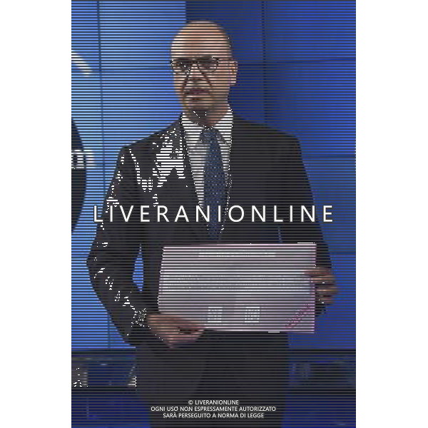 Angelino Alfano ospite della trasmissione TV \' Porta a Porta \' Roma - 30.11.2016 - Studi Rai Teulada - nella foto: Angelino Alfano con la scheda elettorale /Ph. Corradetti-Ag. Aldo Liverani sas
