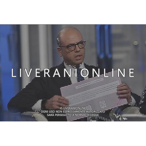 Angelino Alfano ospite della trasmissione TV \' Porta a Porta \' Roma - 30.11.2016 - Studi Rai Teulada - nella foto: Angelino Alfano mostra la scheda referendaria /Ph. Corradetti-Ag. Aldo Liverani sas