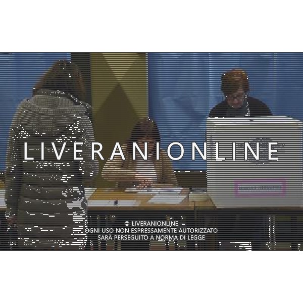 Milano-Votazioni per il Referendum Costituzionale Milano - 04.12.2016 Nella Foto:Seggio Zona Brera Istituto \'Parini\' /Ph.Vitez-Ag. Aldo Liverani