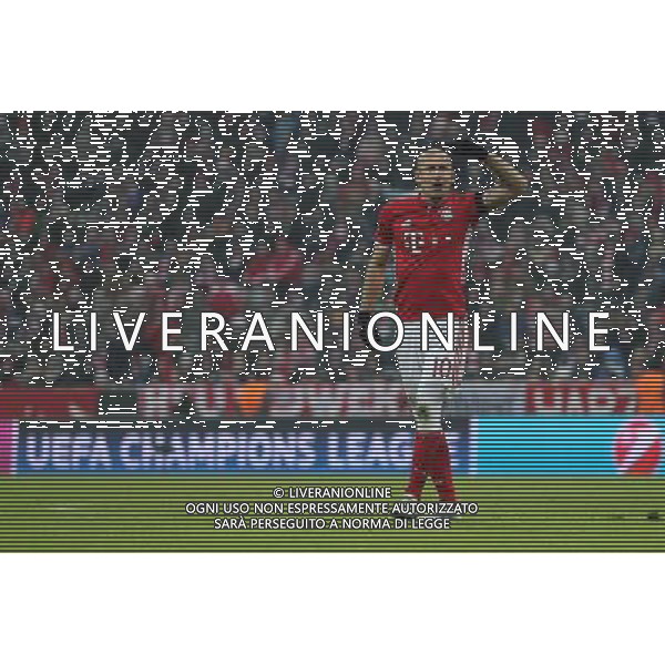firo : Fußball,Fussball : 06.12.2016 Champions League, Saison 2016/2017: FC Bayern München - Atletico Madrid, FCB, Gruppenphase, Arjen Robben ( München ), ganze Figur, Gestik, enttäuscht, enttaeuscht, unzufrieden, Enttaeuschung, Enttäuschung $worldrightsEs gelten unsere AGB, einsehbar auf www.firosportphoto.de copyright by firo sportphoto: Coesfelder Str. 207 D- 48249 Dülmen www.firosportphoto.de mail@firosportphoto.de (V o l k s b a n k B o c h u m - W i t t e n ) IBAN DE68 4306 0129 0341 1171 00 Tel: +49-2594 - 9916004 Fax: +49-2594 - 9916005 AG ALDO LIVERANI SAS ONLY ITALY