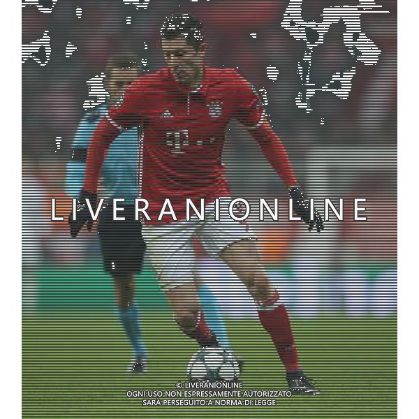 firo : Fu§ball,Fussball : 06.12.2016 Champions League, Saison 2016/2017: FC Bayern MŸnchen - Atletico Madrid, FCB, Gruppenphase, Robert Lewandowski ( MŸnchen ) , Einzelaktion $worldrightsEs gelten unsere AGB, einsehbar auf www.firosportphoto.de copyright by firo sportphoto: Coesfelder Str. 207 D- 48249 DŸlmen www.firosportphoto.de mail@firosportphoto.de (V o l k s b a n k B o c h u m - W i t t e n ) IBAN DE68 4306 0129 0341 1171 00 Tel: +49-2594 - 9916004 Fax: +49-2594 - 9916005 AG ALDO LIVERANI SAS ONLY ITALY