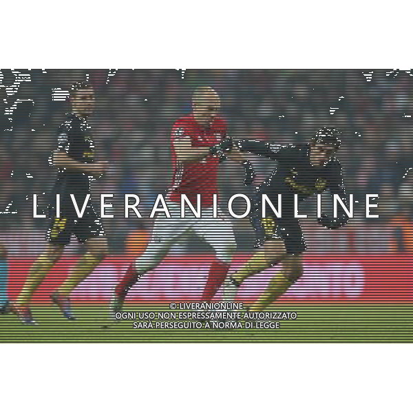 firo : Fu§ball,Fussball : 06.12.2016 Champions League, Saison 2016/2017: FC Bayern MŸnchen - Atletico Madrid, FCB, Gruppenphase, Arjen Robben ( MŸnchen ) im Zweikampf mit Stefan Savic ( Atletico Madrid ) $worldrightsEs gelten unsere AGB, einsehbar auf www.firosportphoto.de copyright by firo sportphoto: Coesfelder Str. 207 D- 48249 DŸlmen www.firosportphoto.de mail@firosportphoto.de (V o l k s b a n k B o c h u m - W i t t e n ) IBAN DE68 4306 0129 0341 1171 00 Tel: +49-2594 - 9916004 Fax: +49-2594 - 9916005 AG ALDO LIVERANI SAS ONLY ITALY