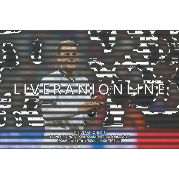 firo : Fu§ball,Fussball : 06.12.2016 Champions League, Saison 2016/2017: FC Bayern MŸnchen - Atletico Madrid, FCB, Gruppenphase, Manuel Neuer ( MŸnchen ), halbe Figur, Gestik, Schlussjubel, Jubel, Freude, bedankt sich bei den Fans $worldrightsEs gelten unsere AGB, einsehbar auf www.firosportphoto.de copyright by firo sportphoto: Coesfelder Str. 207 D- 48249 DŸlmen www.firosportphoto.de mail@firosportphoto.de (V o l k s b a n k B o c h u m - W i t t e n ) IBAN DE68 4306 0129 0341 1171 00 Tel: +49-2594 - 9916004 Fax: +49-2594 - 9916005 AG ALDO LIVERANI SAS ONLY ITALY