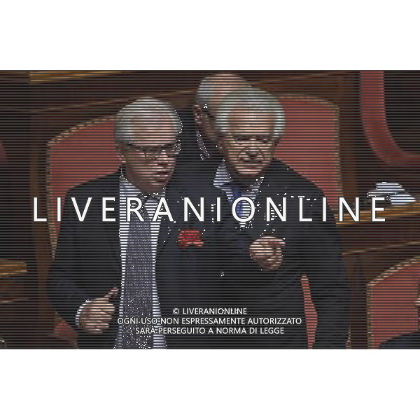 Voto sulla legge del Bilancio di previsione dello Stato per l\'anno finanziario 2017 e bilancio pluriennale per il triennio 2017-2019 - Roma - 07.12.2016 - Palazzo Madama - nella foto: Lucio Barani e Denis Verdini / Ph. Corradetti-Ag. Aldo Liverani Sas / AGENZIA ALDO LIVERANI SAS 