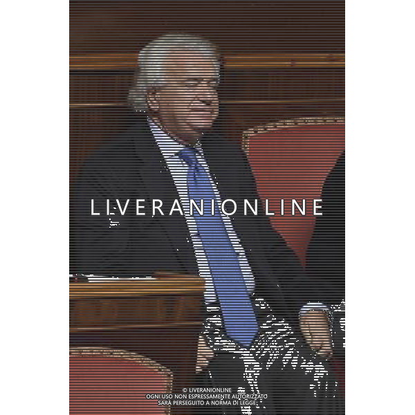 Voto sulla legge del Bilancio di previsione dello Stato per l\'anno finanziario 2017 e bilancio pluriennale per il triennio 2017-2019 - Roma - 07.12.2016 - Palazzo Madama - nella foto: Denis Verdini saluta Anna Maria Bernini / Ph. Corradetti-Ag. Aldo Liverani Sas / AGENZIA ALDO LIVERANI SAS 