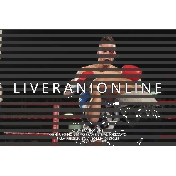 Rigoni vincitore campione Italiano super gallo , Luca Rigoldi guantoni rossi e Iuliano Gallo campionato Italiano di boxe a Montichiari 10 dicembre 2016. AG ALDO LIVERANI SAS
