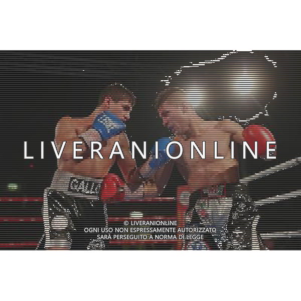 Rigoni vincitore campione Italiano super gallo , Luca Rigoldi guantoni rossi e Iuliano Gallo campionato Italiano di boxe a Montichiari 10 dicembre 2016. AG ALDO LIVERANI SAS