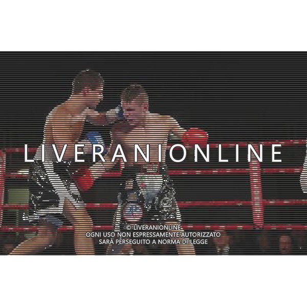 Rigoni vincitore campione Italiano super gallo , Luca Rigoldi guantoni rossi e Iuliano Gallo campionato Italiano di boxe a Montichiari 10 dicembre 2016. AG ALDO LIVERANI SAS