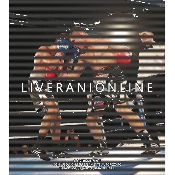 Rigoni vincitore campione Italiano super gallo , Luca Rigoldi guantoni rossi e Iuliano Gallo campionato Italiano di boxe a Montichiari 10 dicembre 2016. AG ALDO LIVERANI SAS