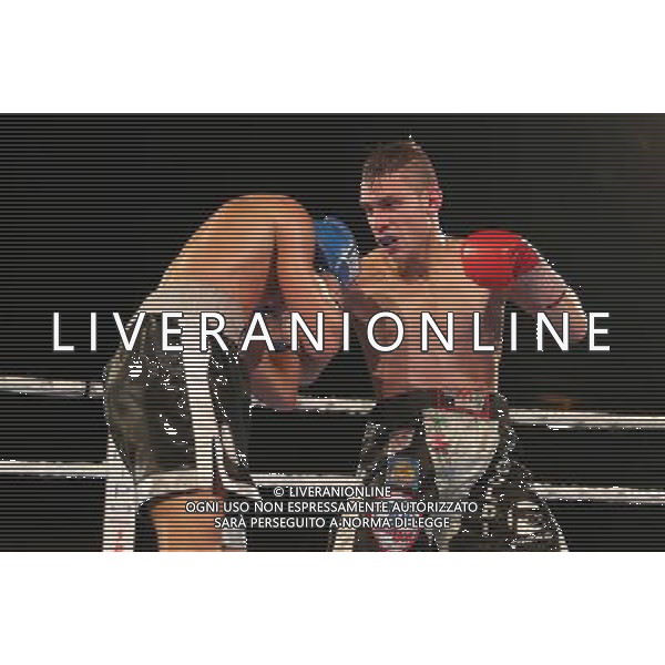 Rigoni vincitore campione Italiano super gallo , Luca Rigoldi guantoni rossi e Iuliano Gallo campionato Italiano di boxe a Montichiari 10 dicembre 2016. AG ALDO LIVERANI SAS