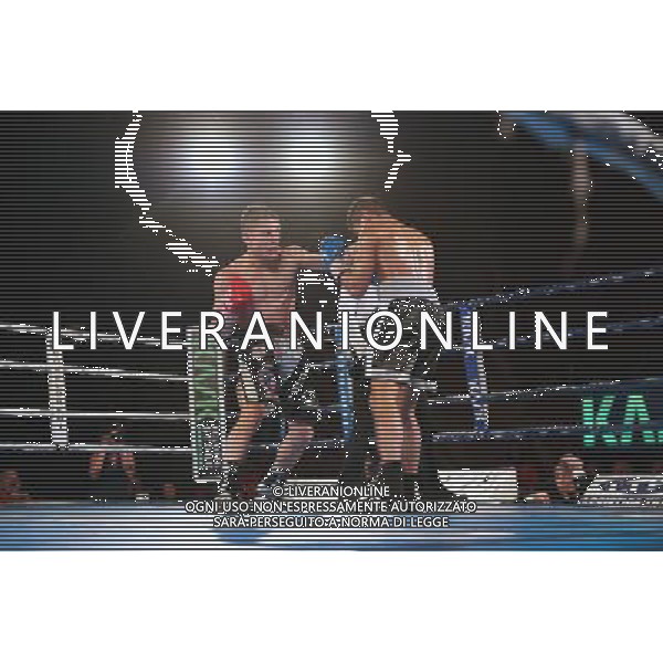 Rigoni vincitore campione Italiano super gallo , Luca Rigoldi guantoni rossi e Iuliano Gallo campionato Italiano di boxe a Montichiari 10 dicembre 2016. AG ALDO LIVERANI SAS