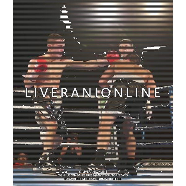 Rigoni vincitore campione Italiano super gallo , Luca Rigoldi guantoni rossi e Iuliano Gallo campionato Italiano di boxe a Montichiari 10 dicembre 2016. AG ALDO LIVERANI SAS