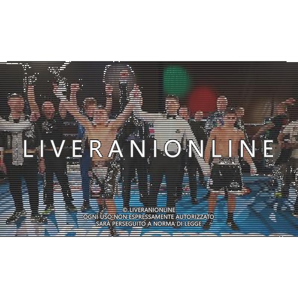 Rigoni vincitore campione Italiano super gallo , Luca Rigoldi guantoni rossi e Iuliano Gallo campionato Italiano di boxe a Montichiari 10 dicembre 2016. AG ALDO LIVERANI SAS