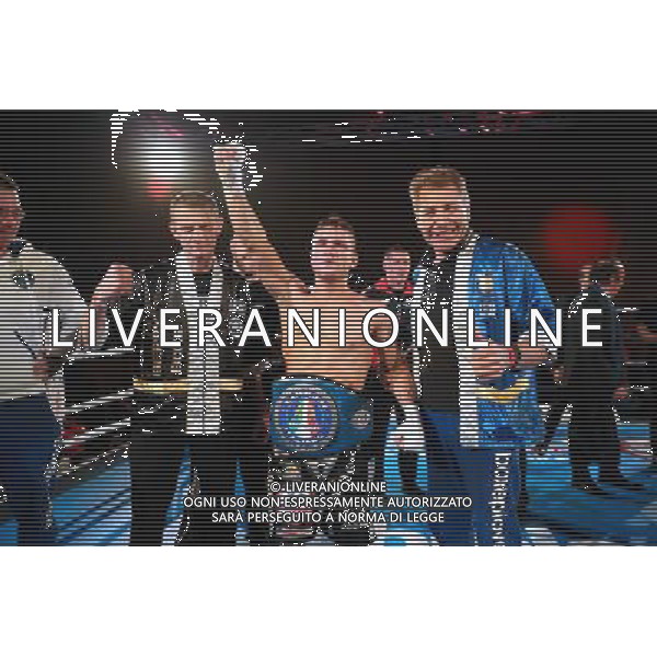 Rigoni vincitore campione Italiano super gallo , Luca Rigoldi guantoni rossi e Iuliano Gallo campionato Italiano di boxe a Montichiari 10 dicembre 2016. AG ALDO LIVERANI SAS