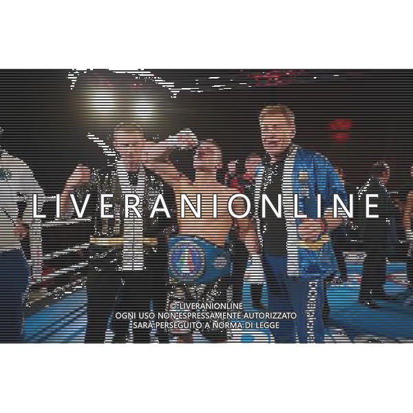 Rigoni vincitore campione Italiano super gallo , Luca Rigoldi guantoni rossi e Iuliano Gallo campionato Italiano di boxe a Montichiari 10 dicembre 2016. AG ALDO LIVERANI SAS