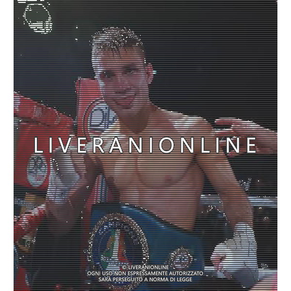 Rigoni vincitore campione Italiano super gallo , Luca Rigoldi guantoni rossi e Iuliano Gallo campionato Italiano di boxe a Montichiari 10 dicembre 2016. AG ALDO LIVERANI SAS