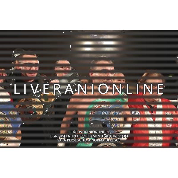 festeggiamenti di Marsili ,Emiliano Marsili vs Aristides Perez titolo intercontinentale pesi leggeri ,Boxe Montichiari,Montichiari 10 dicembre 2016. AG ALDO LIVERANI SAS