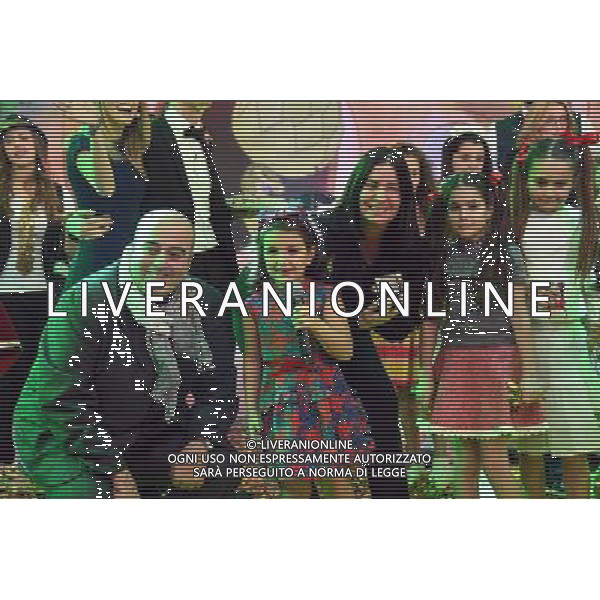 La finale del 59mo Zecchino d\'Oro a Bologna 10 dicembre 2016 nella foto la vincitrice Chiara Masetti, di 7 anni con gli autori della canzone \'Quel bulletto del carciofo\' © Optimafoto / AGENZIA ALDO LIVERANI SAS