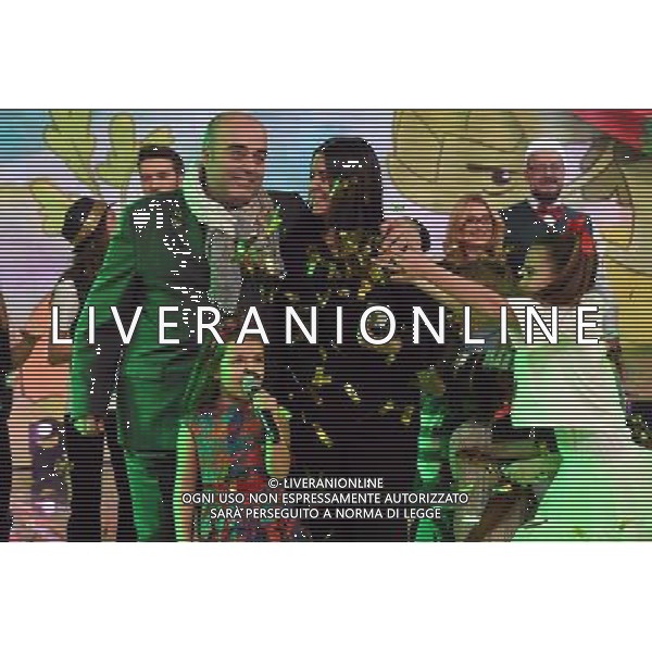 La finale del 59mo Zecchino d\'Oro a Bologna 10 dicembre 2016 nella foto la vincitrice Chiara Masetti, di 7 anni con gli autori della canzone \'Quel bulletto del carciofo\' © Optimafoto / AGENZIA ALDO LIVERANI SAS