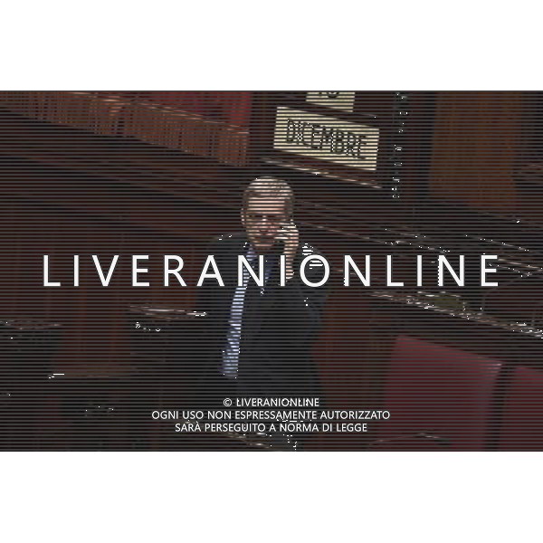Camera la votazione di fiducia sulle dichiarazioni programmatiche del presidente del Consiglio Paolo Gentiloni Roma 13 dicembre 2016 nella foto Gianni Cuperlo al telefonino ©Corradetti / AGENZIA ALDO LIVERANI SAS