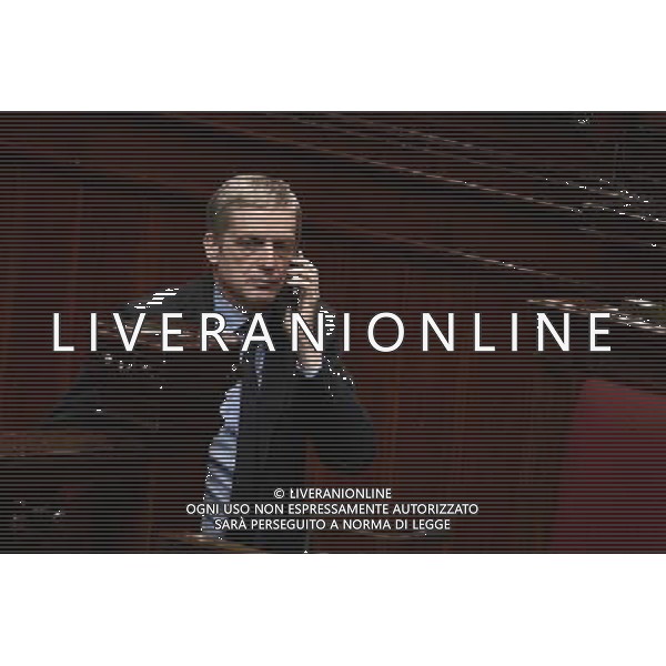 Camera la votazione di fiducia sulle dichiarazioni programmatiche del presidente del Consiglio Paolo Gentiloni Roma 13 dicembre 2016 nella foto Gianni Cuperlo al telefonino ©Corradetti / AGENZIA ALDO LIVERANI SAS