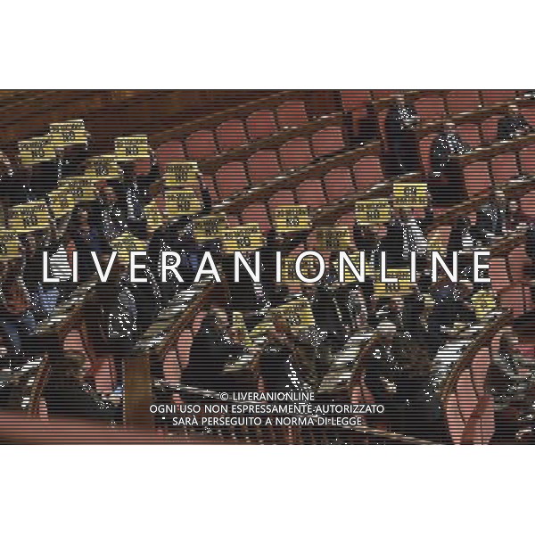 Senato Seduta Pubblica. Dibattito sulla fiducia al nuovo esecutivo Roma 14 dicembre 2016 nella foto i cartelli di protesta dei senatori del Movimento 5 Stelle M5S Â©Corradetti / AGENZIA ALDO LIVERANI SAS