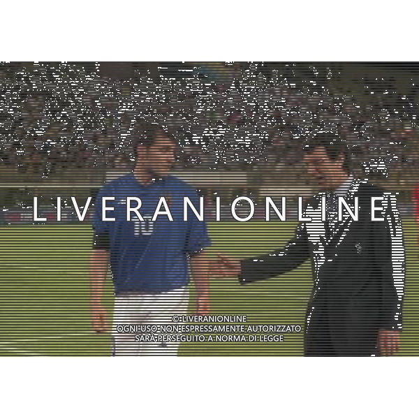05-06 1999 BOLOGNA STADIO DALL\'ARA ITALIA GALLES NELLA FOTO DINO ZOFF CON CHRISTIAN VIERI AG ALDO LIVERANI SAS