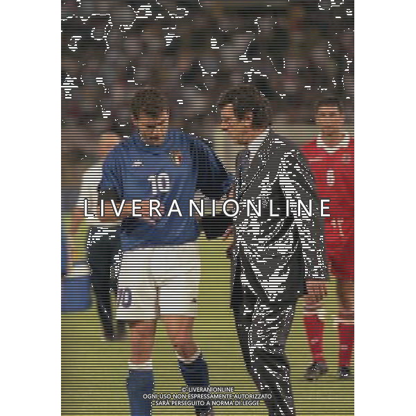 05-06 1999 BOLOGNA STADIO DALL\'ARA ITALIA GALLES NELLA FOTO DINO ZOFF CON CHRISTIAN VIERI AG ALDO LIVERANI SAS