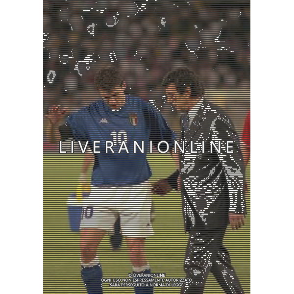 05-06 1999 BOLOGNA STADIO DALL\'ARA ITALIA GALLES NELLA FOTO DINO ZOFF CON CHRISTIAN VIERI AG ALDO LIVERANI SAS
