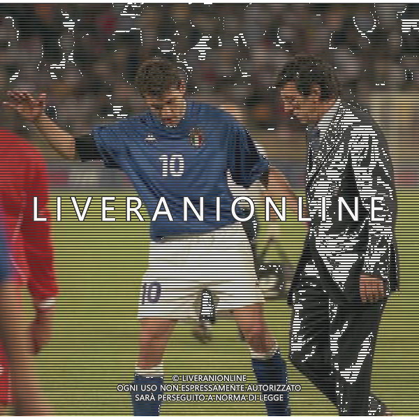 05-06 1999 BOLOGNA STADIO DALL\'ARA ITALIA GALLES NELLA FOTO DINO ZOFF CON CHRISTIAN VIERI AG ALDO LIVERANI SAS